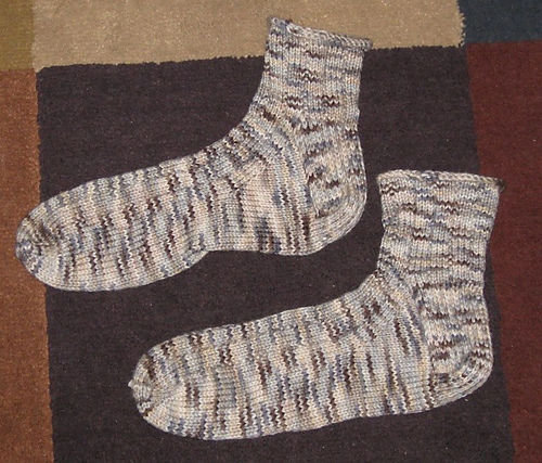 Overview photo of the completed pair of socks.
